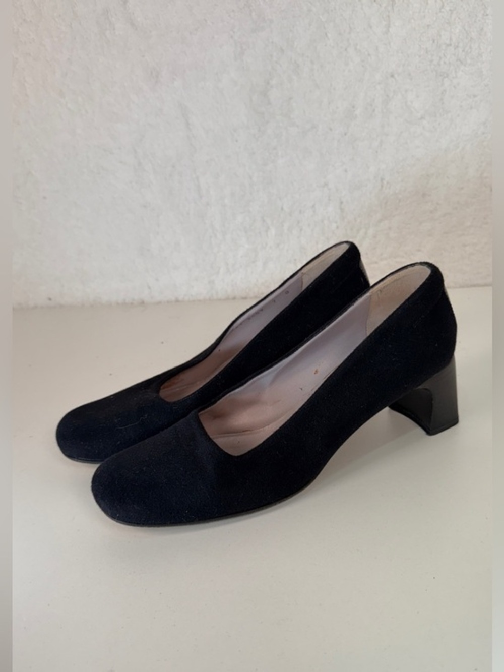 Gucci Black Suede Block Heel Pumps Made Italy Size 7 B elegant preppy classic